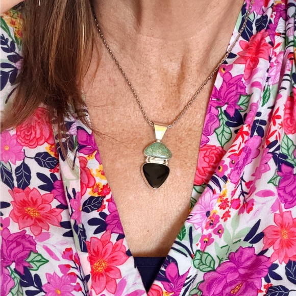 Sterling Silver pendant withTurquoise & Onyx - Picture 3 of 3